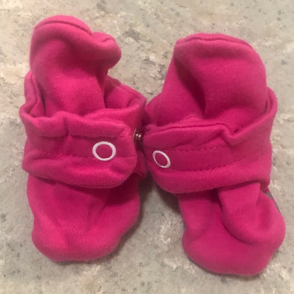 Zutano booties size 0-3m